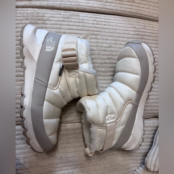 The North Face Shoes - The North Face boots size 8 used